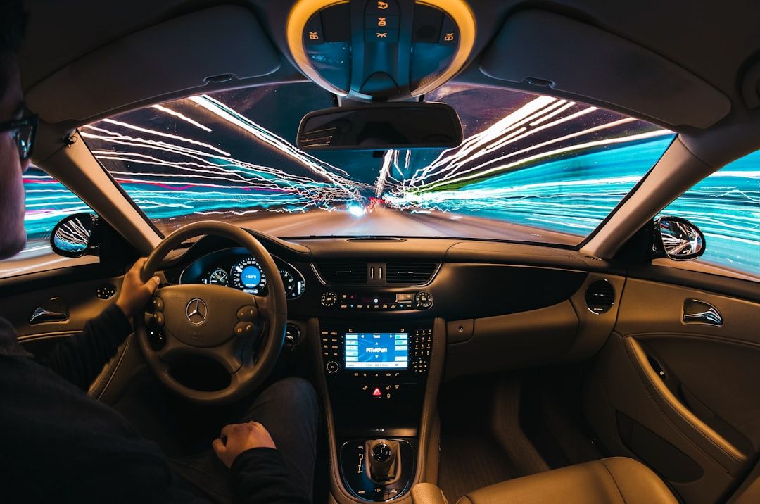 découvrez les signes révélateurs d'une batterie de voiture défaillante. apprenez à identifier les problèmes avant qu'il ne soit trop tard pour assurer la sécurité de votre véhicule.