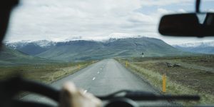 découvrez l'aventure du mountain driving, une expérience inoubliable à travers des paysages spectaculaires. profitez de conseils utiles, d'itinéraires pittoresques et de recommandations pour une conduite en montagne en toute sécurité.