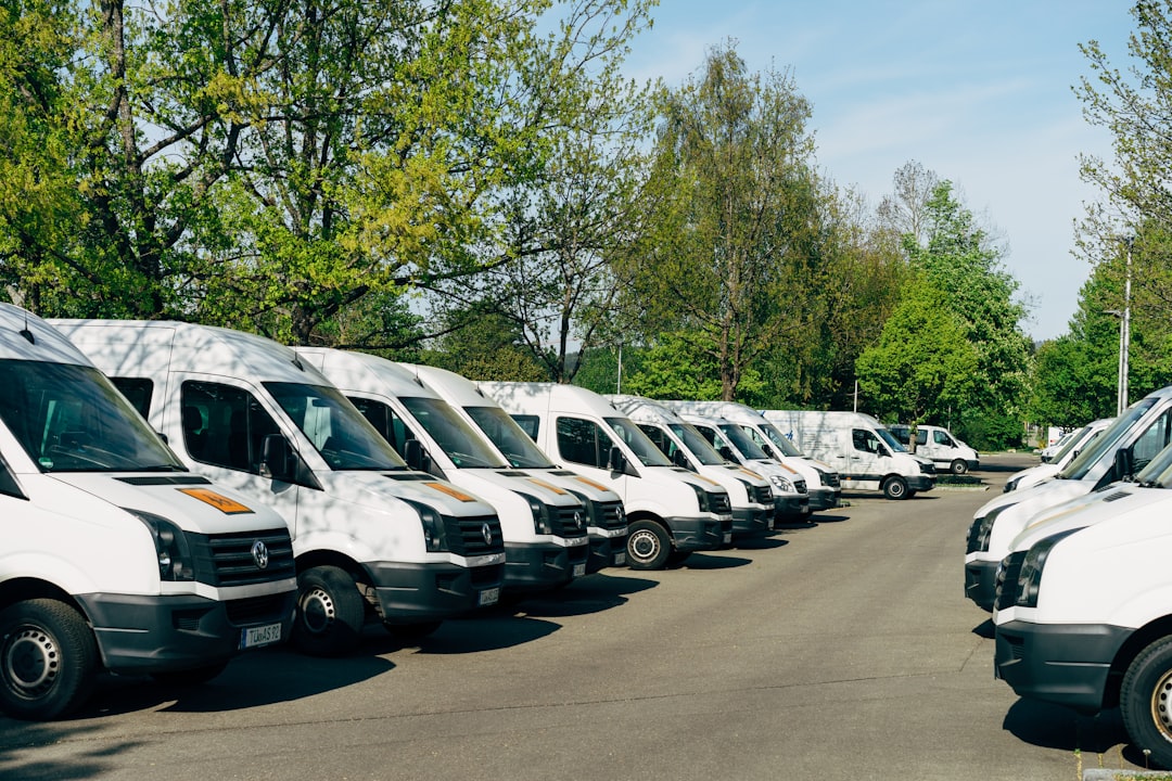 découvrez l'univers captivant de l'industrie automobile, un secteur en constante évolution alliant innovation technologique, durabilité et design. explorez les dernières tendances, les avancées en matière de mobilité électrique et les enjeux environnementaux qui façonnent l'avenir des transports.